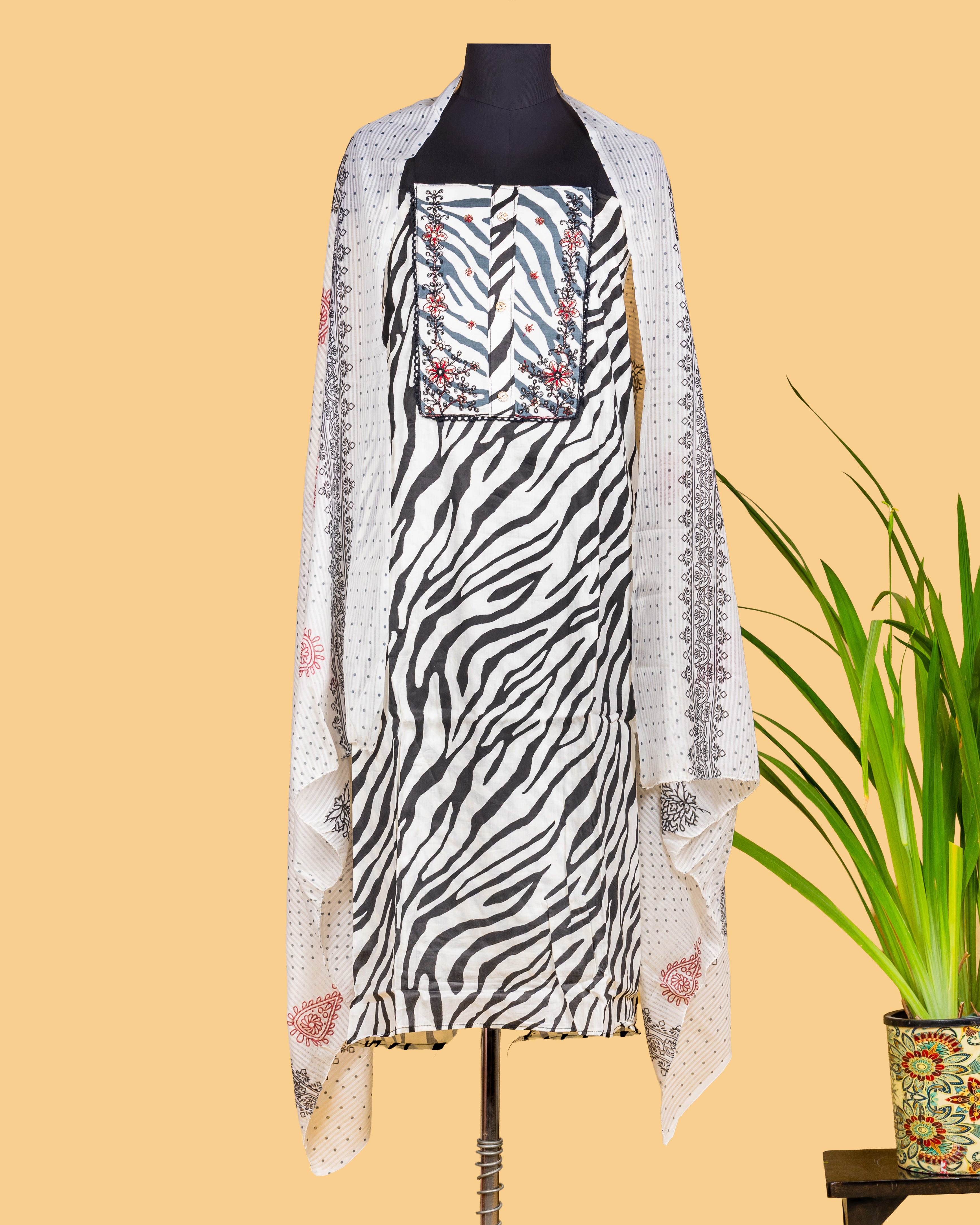 Zebra Bloom Border Suit Set